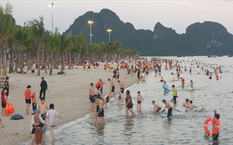 Quảng Ninh tổ chức chuỗi sự kiện kích cầu du lịch 3 tháng cuối năm 2021 - Ảnh 1.