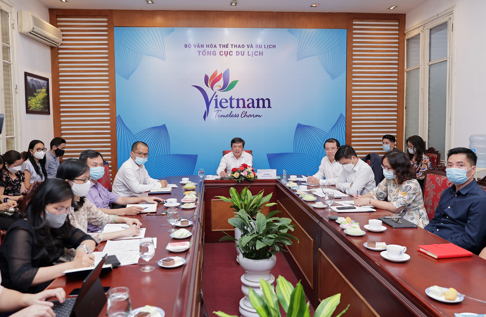 Bộ VHTTDL kết nối với các cơ quan đại diện ngoại giao Việt Nam tại nước ngoài về "Mở cửa lại du lịch quốc tế" - 3