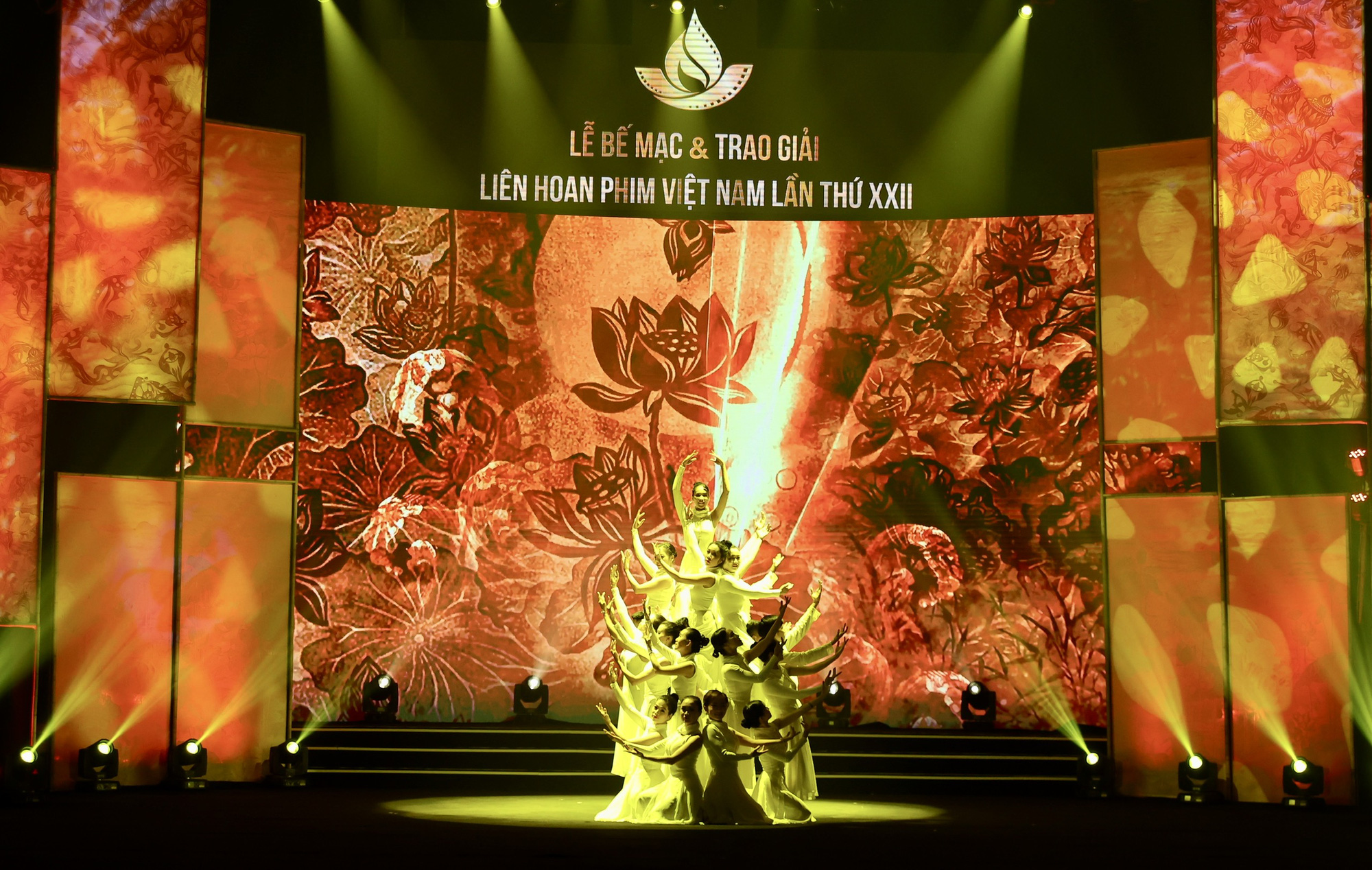 Bế mạc Liên hoan phim Việt Nam lần thức XXII: Giải Bông sen Vàng gọi tên "Mắt biếc" ở thể loại phim truyện điện ảnh - Ảnh 3.