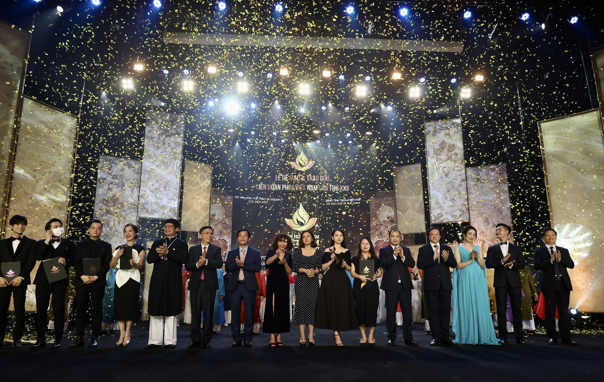 Bế mạc Liên hoan phim Việt Nam lần thức XXII: Giải Bông sen Vàng gọi tên "Mắt biếc" ở thể loại phim truyện điện ảnh - Ảnh 5.