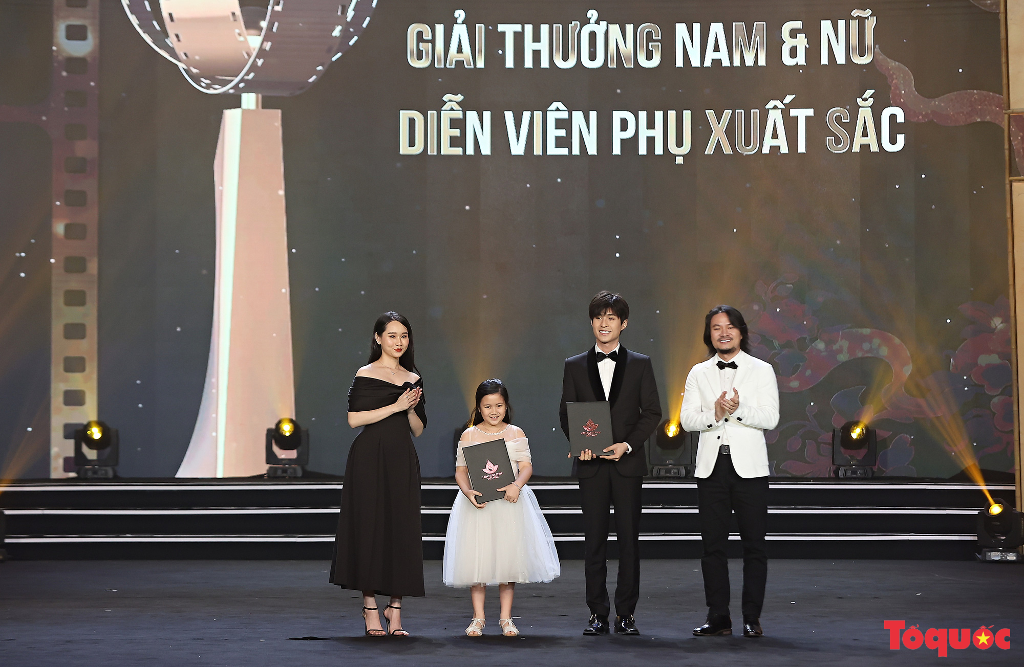 Toàn cảnh Lễ Bế mạc và trao giải Liên hoan phim Việt Nam lần thứ XXII  - Ảnh 9.