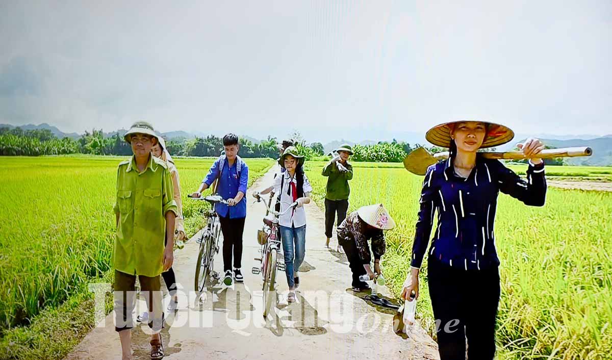 Tuyên Quang: Trao giải Liên hoan tuyên truyền gia đình chung sức xây dựng nông thôn mới - Ảnh 2.