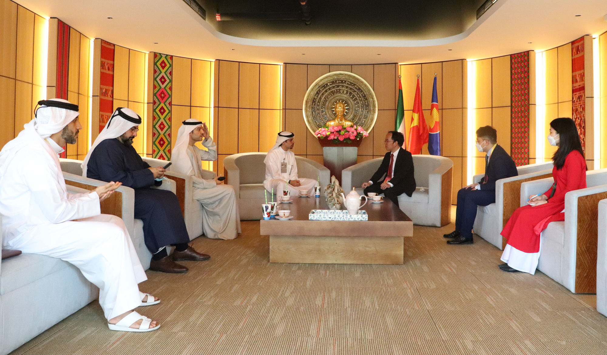 Chủ tịch, kiêm Tổng Giám đốc Phòng Thương mại và Công nghiệp Dubai tới thăm và làm việc tại Nhà Triển lãm Việt Nam tại EXPO 2020 Dubai - Ảnh 1.