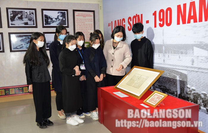 Hơn 2.000 lượt khách tham quan triển lãm chuyên đề “Lạng Sơn – 190 năm hình thành và phát triển” - Ảnh 1.