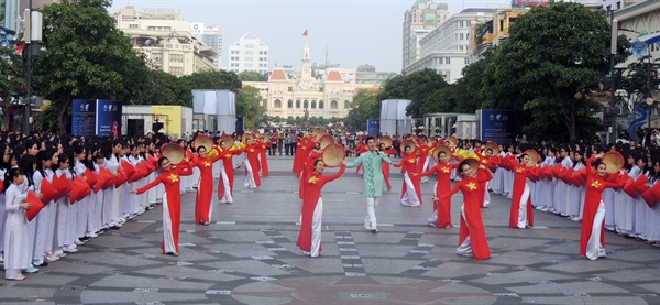 Đến năm 2030 TP.HCM trở thành Thành phố văn hóa: Mục tiêu mới với thách thức không nhỏ - Ảnh 1.