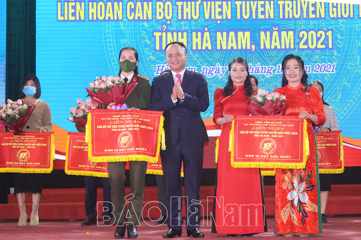 Hà Nam: Trao giải Liên hoan Cán bộ thư viện tuyên truyền giới thiệu sách năm 2021 - Ảnh 1.