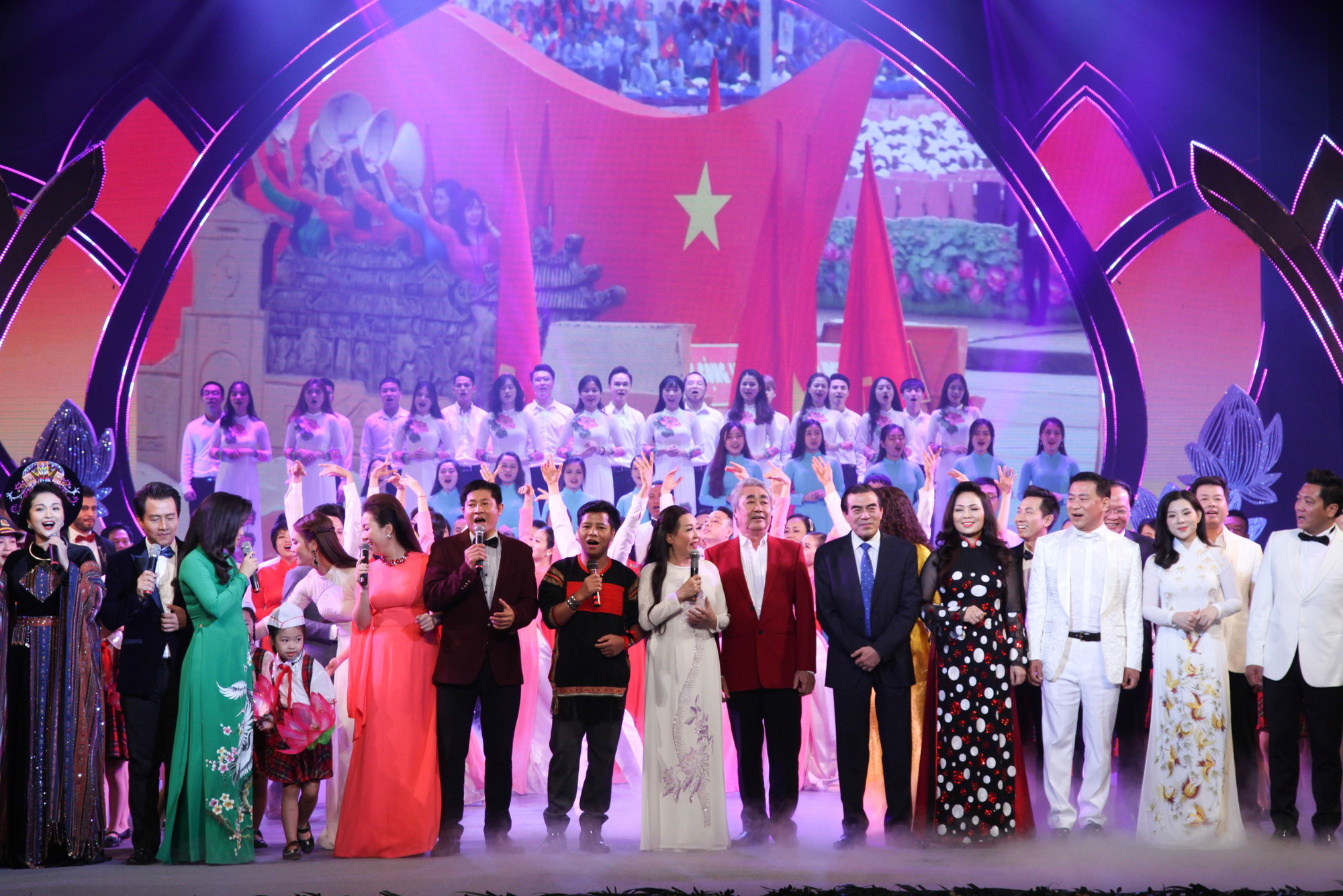 Nhà hát Ca Múa Nhạc Việt Nam tổ chức chương trình đặc biệt kỷ niệm 70 năm thành lập - Ảnh 1.