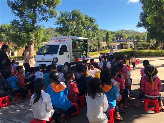 Xe thư viện lưu động: Lan tỏa văn hóa đọc đối với học sinh vùng sâu, vùng xa - Ảnh 1.