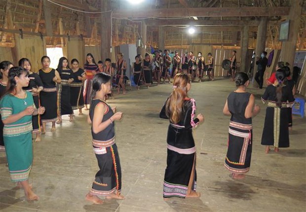 Kon Tum: Những lớp học góp phần bảo tồn văn hóa cồng chiêng ở thị trấn Măng Đen - Ảnh 1.