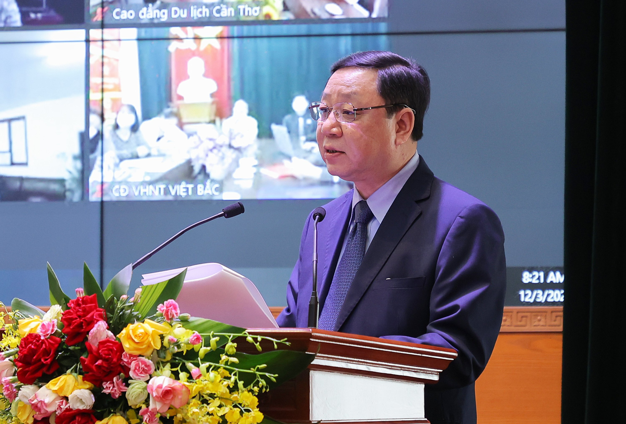 Ông Nguyễn Thế Hùng đã báo cáo tóm tắt Phong trào