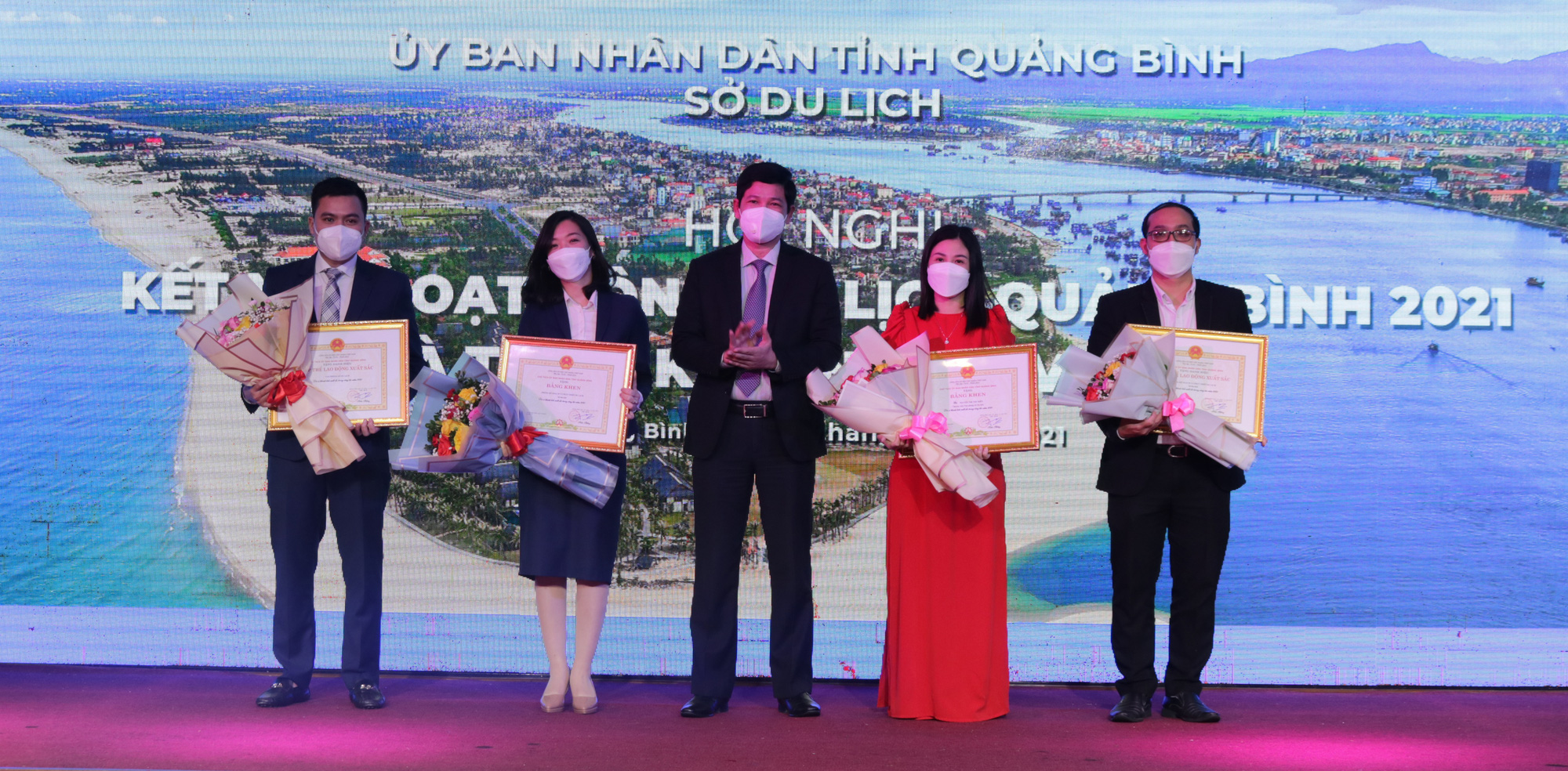 Truyền thông quốc tế đánh giá cao du lịch Quảng Bình trong năm 2021 - Ảnh 3.