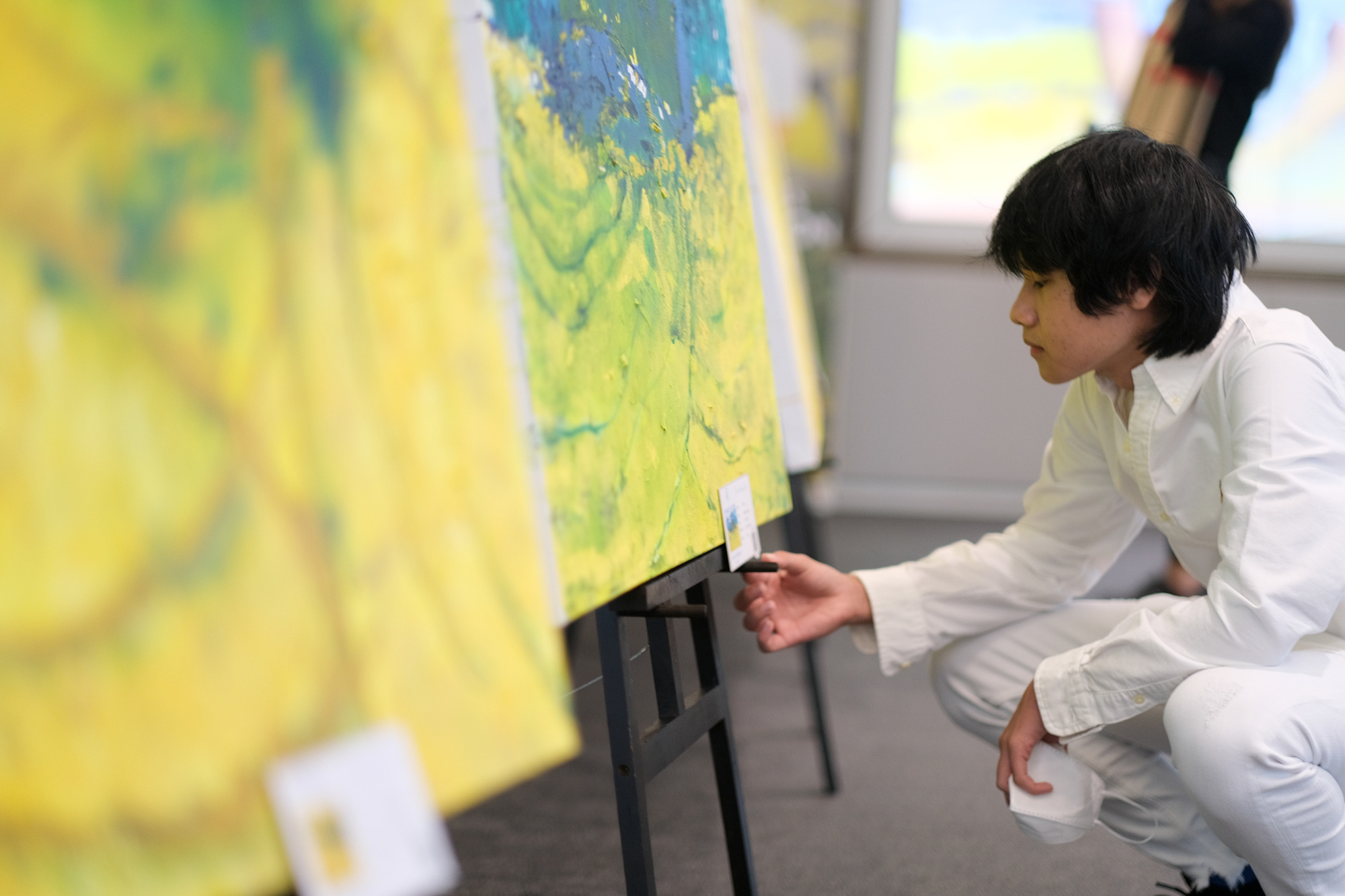 &quot;Thần đồng hội họa&quot; Xèo Chu mang tranh triển lãm Ngày Quốc gia Việt Nam ở Dubai - Ảnh 9.