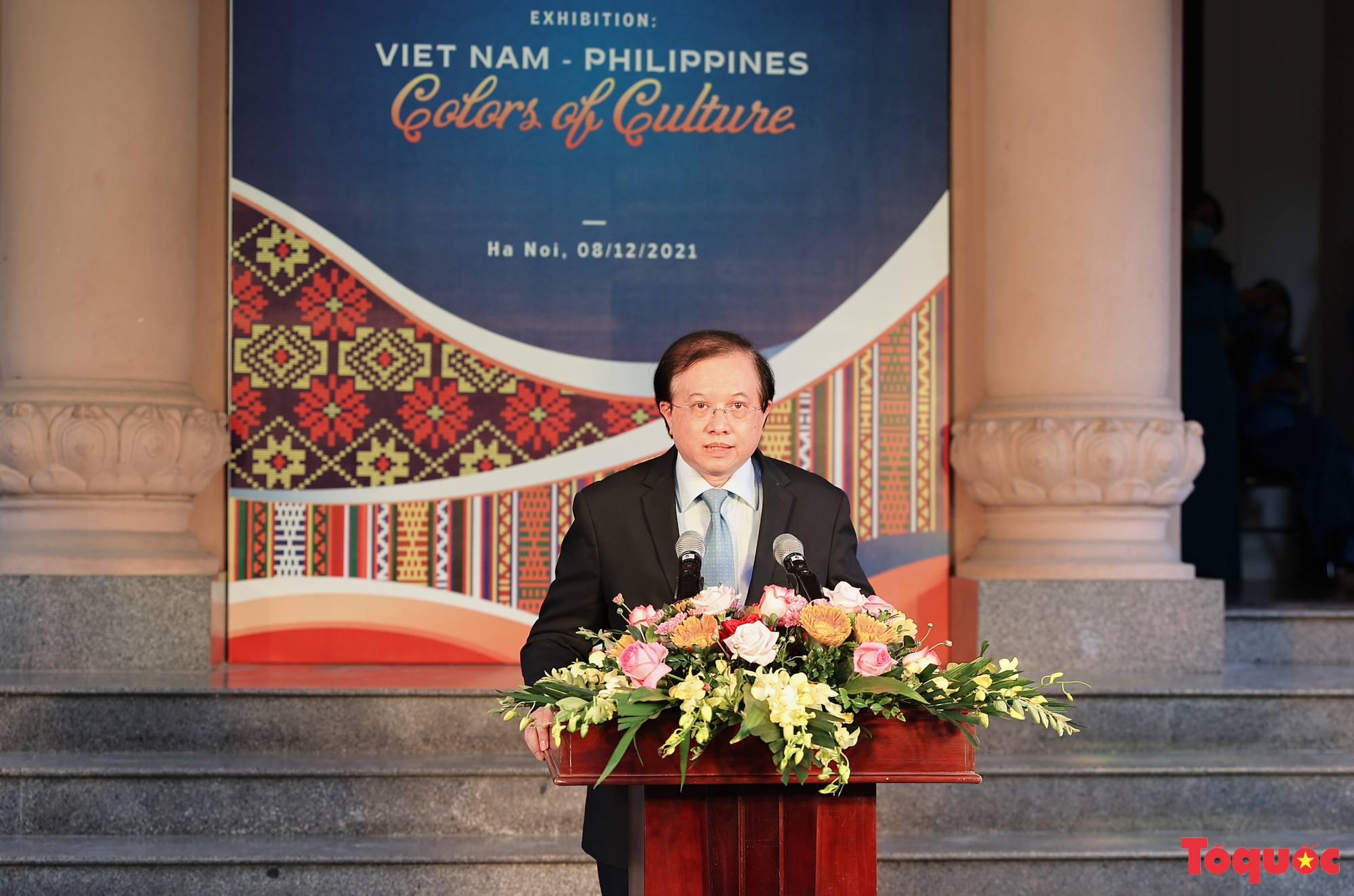 Khai mạc triển lãm nghệ thuật kỷ niệm 45 năm ngày thiết lập ngoại giao Việt Nam - Philippin - Ảnh 2.