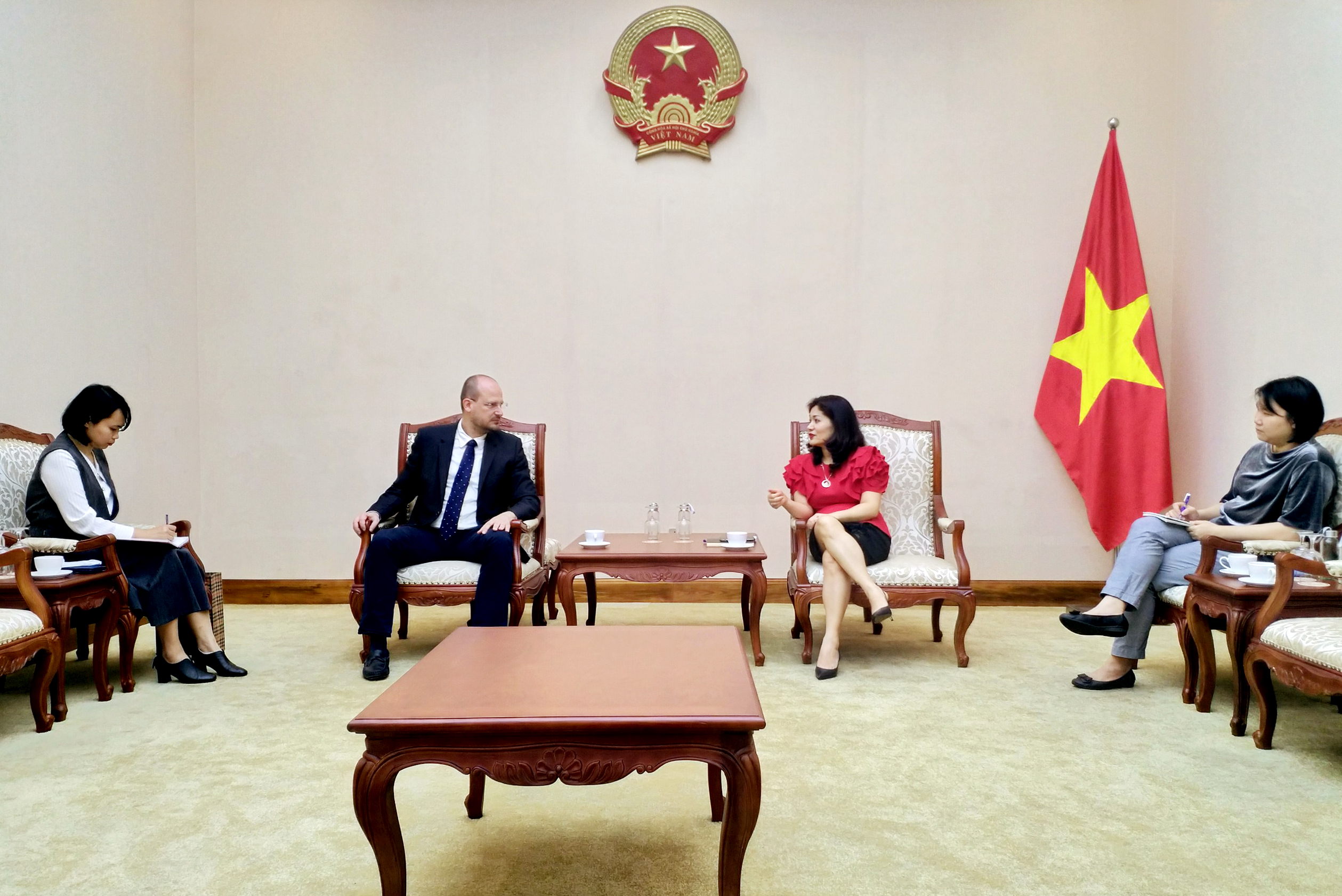 Cục trưởng Cục Hợp tác quốc tế Nguyễn Phương Hòa làm việc với  Bí thư thứ nhất Đại sứ quán Hungary tại Việt Nam - Ảnh 1.