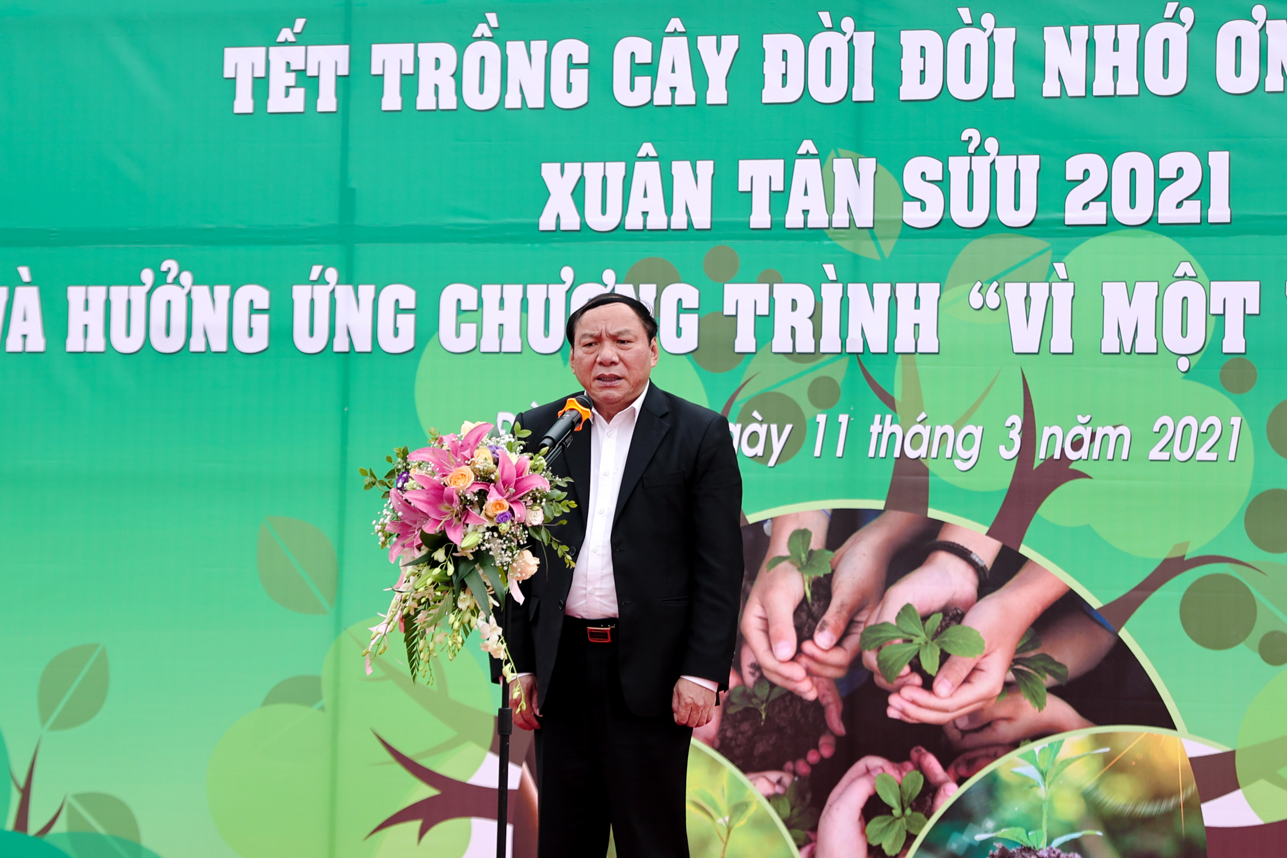Thứ trưởng Nguyễn Văn Hùng: Bộ VHTTDL phải tiếp tục lan tỏa những tinh thần tốt đẹp của phong trào Tết trồng cây - Ảnh 1.
