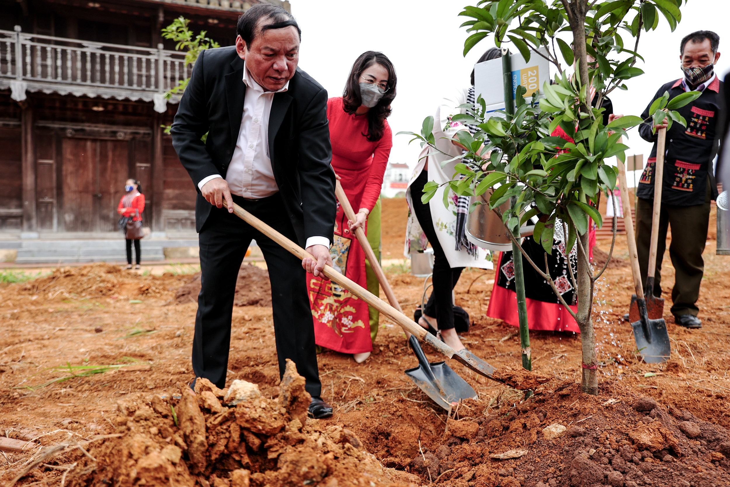 Thứ trưởng Nguyễn Văn Hùng: Bộ VHTTDL phải tiếp tục lan tỏa những tinh thần tốt đẹp của phong trào Tết trồng cây - Ảnh 2.