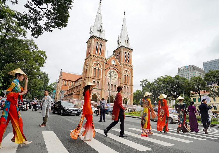 TP Hồ Chí Minh thực hiện số hóa 100 điểm du lịch nổi tiếng - Ảnh 1.