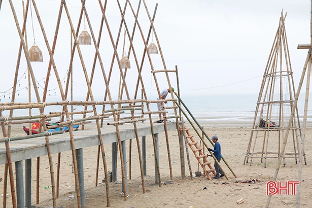 Các điểm du lịch biển Hà Tĩnh “khởi động” mùa đón khách - Ảnh 1.