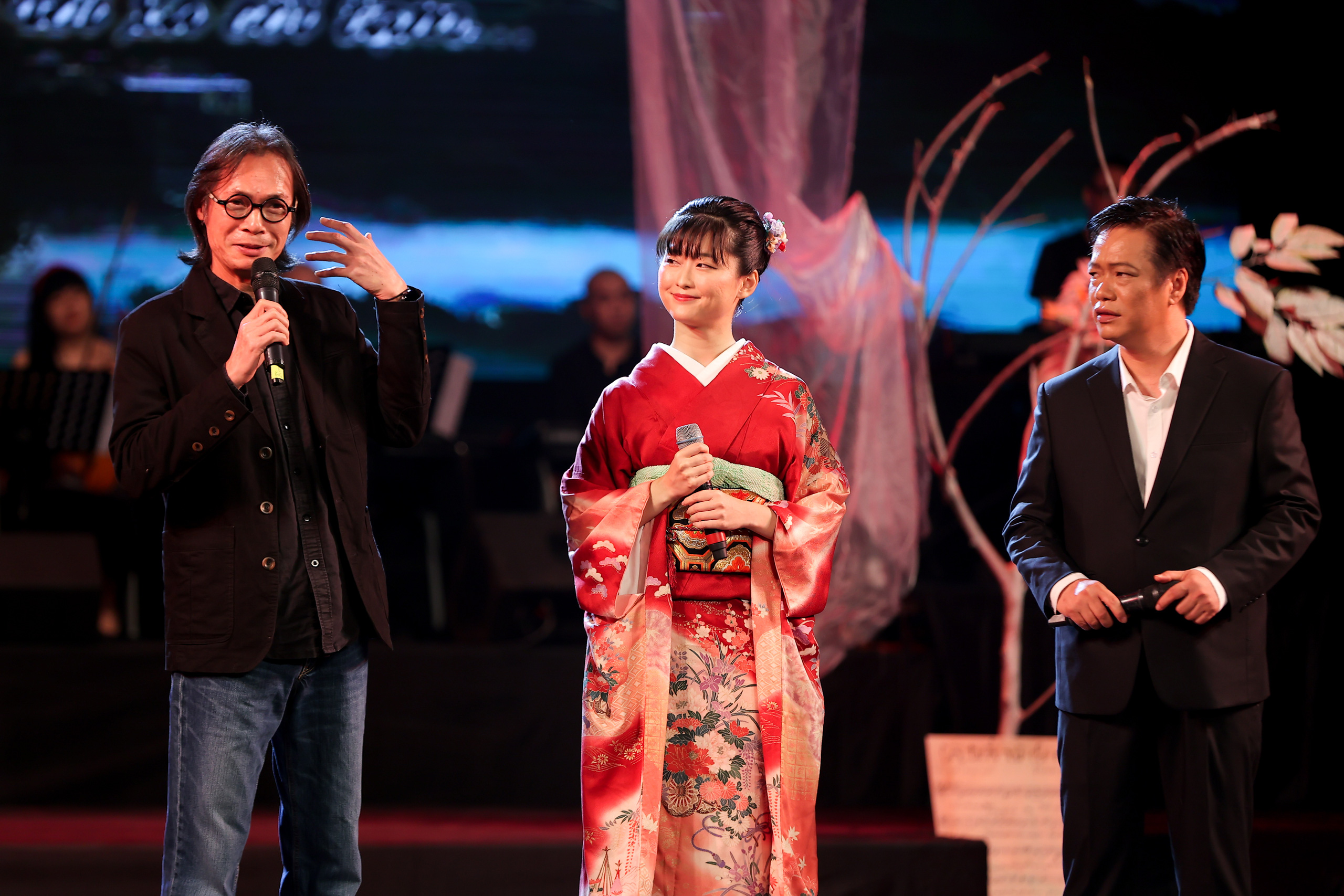 Muôn vàn cảm xúc trong đêm nhạc 'Xin mặt trời ngủ yên'  Tưởng nhớ 20 năm ngày nhạc sĩ Trịnh Công Sơn rời cõi tạm  - Ảnh 11.