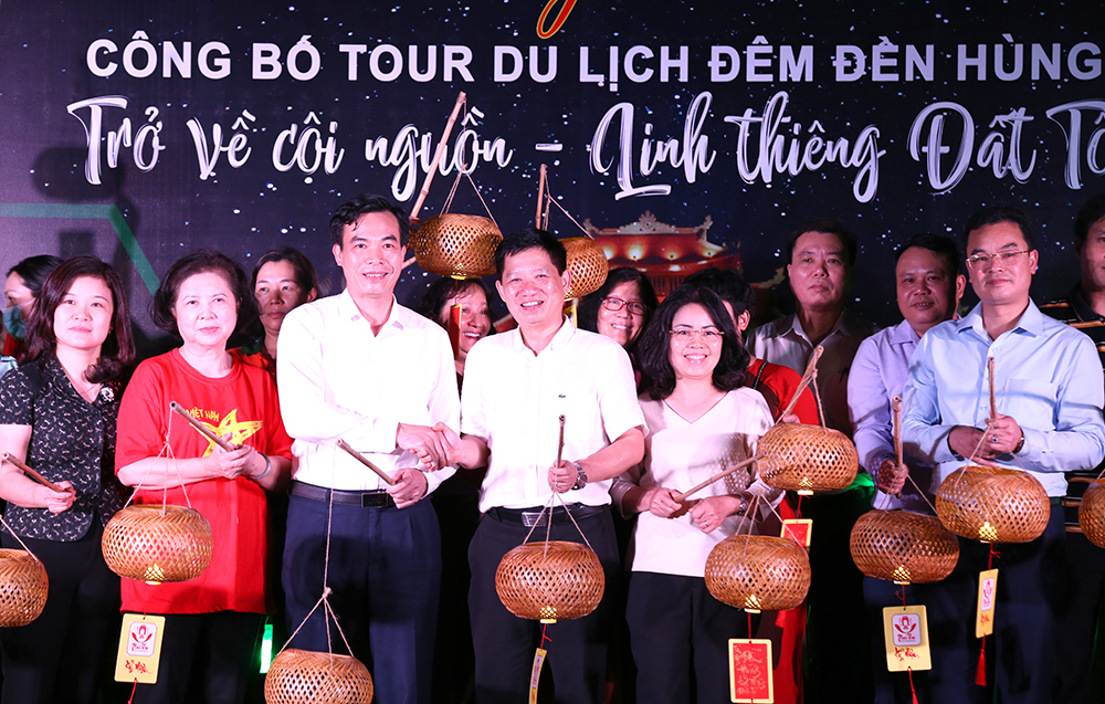 Công bố tour du lịch đêm Đền Hùng “Trở về cội nguồn - linh thiêng Đất Tổ” - Ảnh 1.