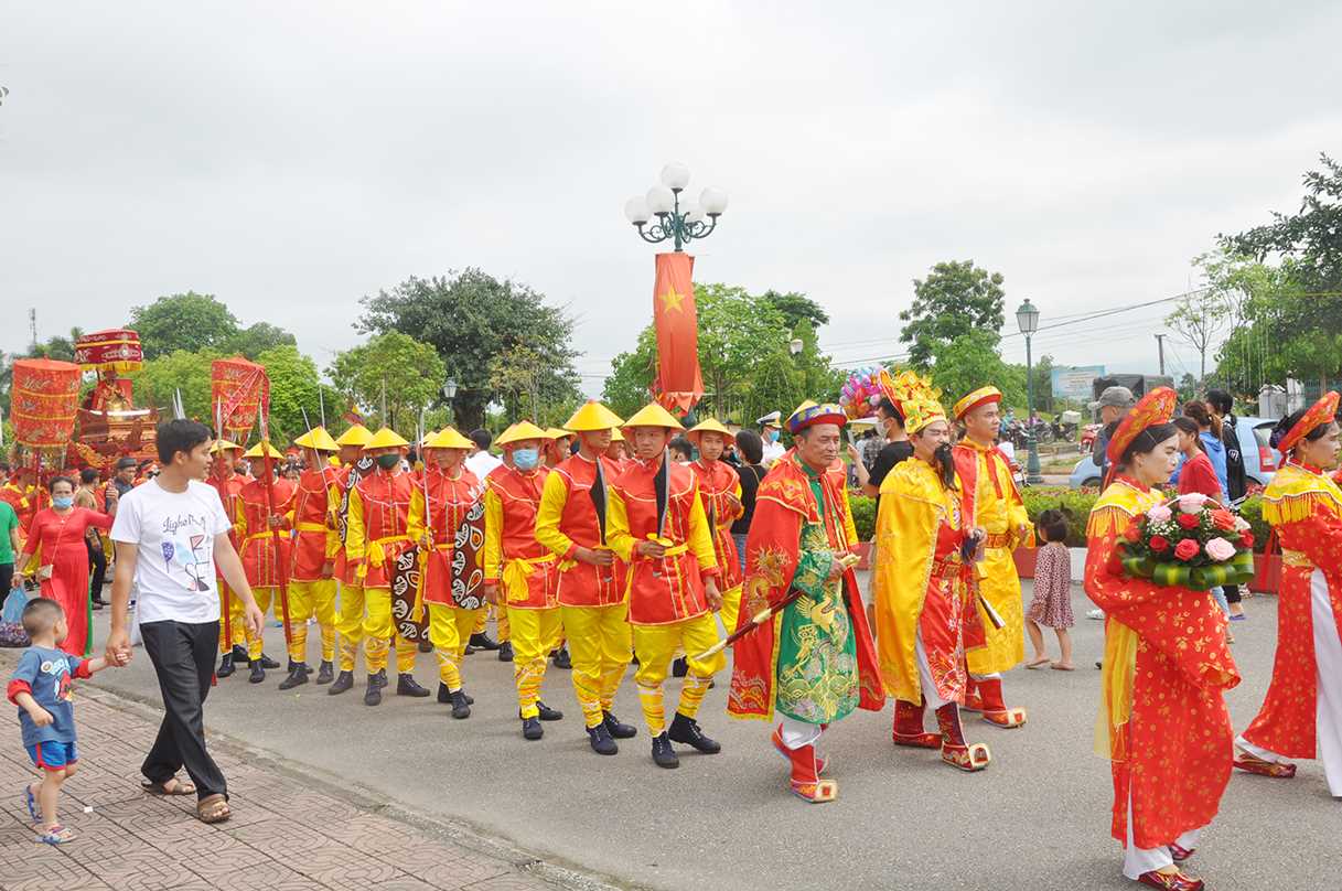 Du lịch Quảng Ninh ngày một chuyên nghiệp, hiện đại - Ảnh 3.