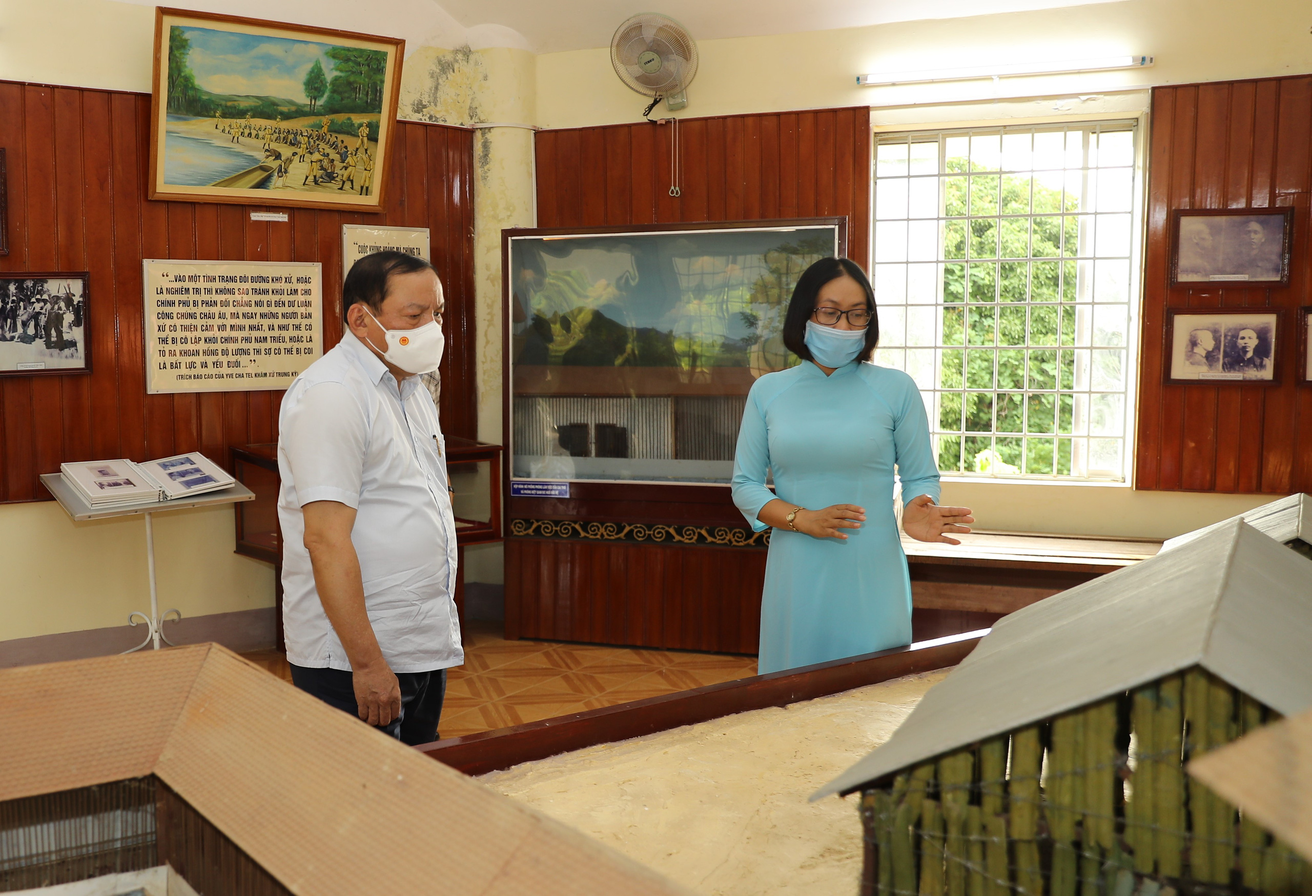 Bộ trưởng Nguyễn Văn Hùng thăm Di tích lịch sử cấp Quốc gia Ngục Kon Tum và Bảo tàng tỉnh Kon Tum - Ảnh 3.