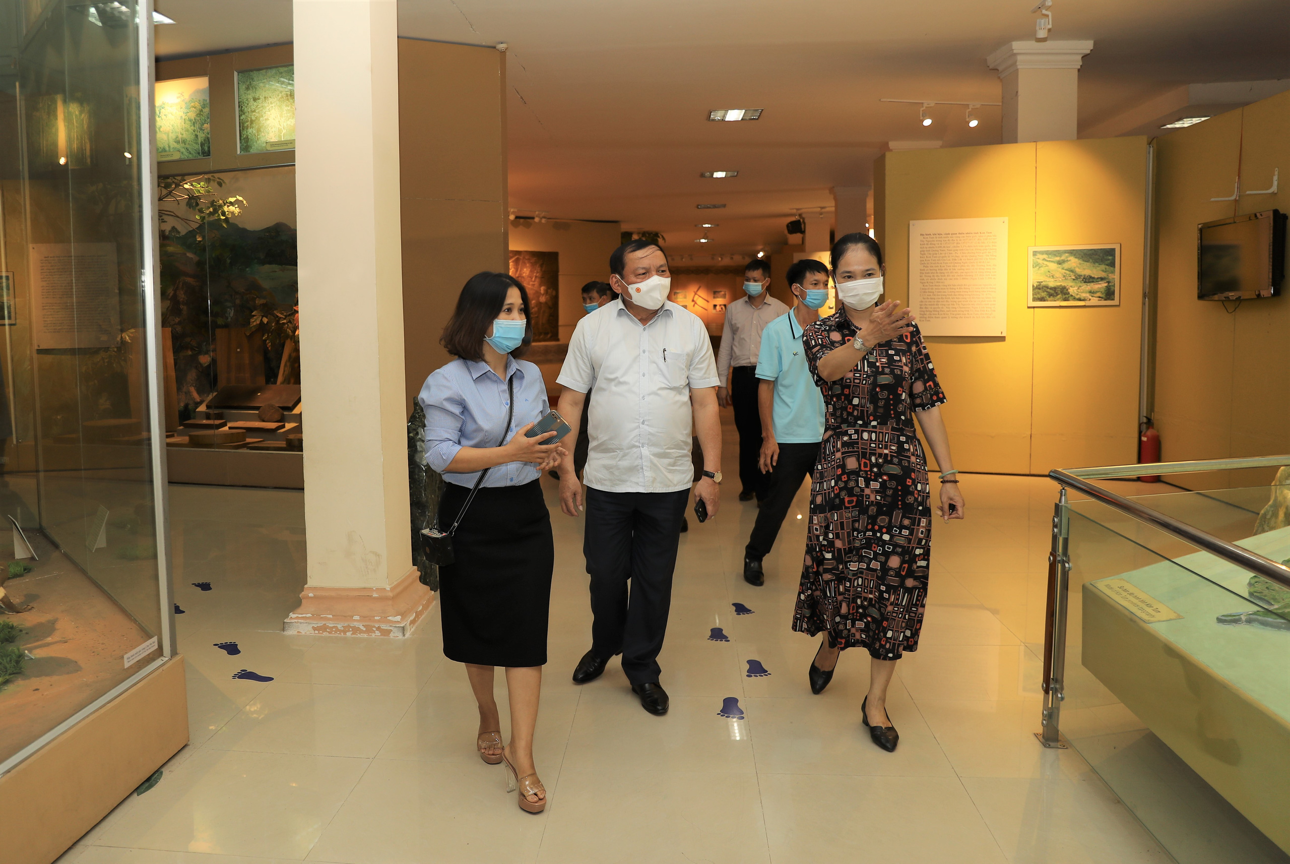 Bộ trưởng Nguyễn Văn Hùng thăm Di tích lịch sử cấp Quốc gia Ngục Kon Tum và Bảo tàng tỉnh Kon Tum - Ảnh 6.