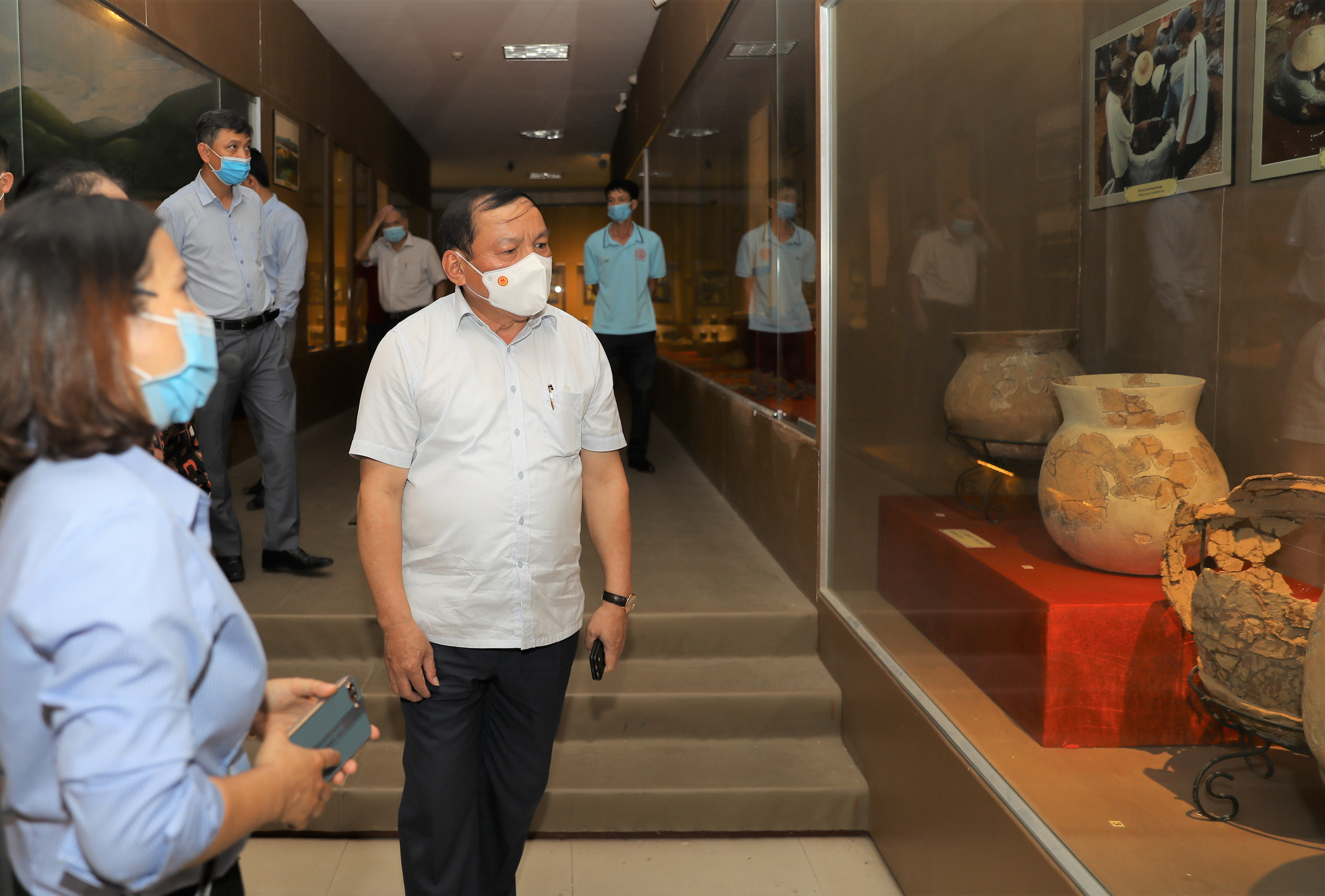 Bộ trưởng Nguyễn Văn Hùng thăm Di tích lịch sử cấp Quốc gia Ngục Kon Tum và Bảo tàng tỉnh Kon Tum - Ảnh 7.