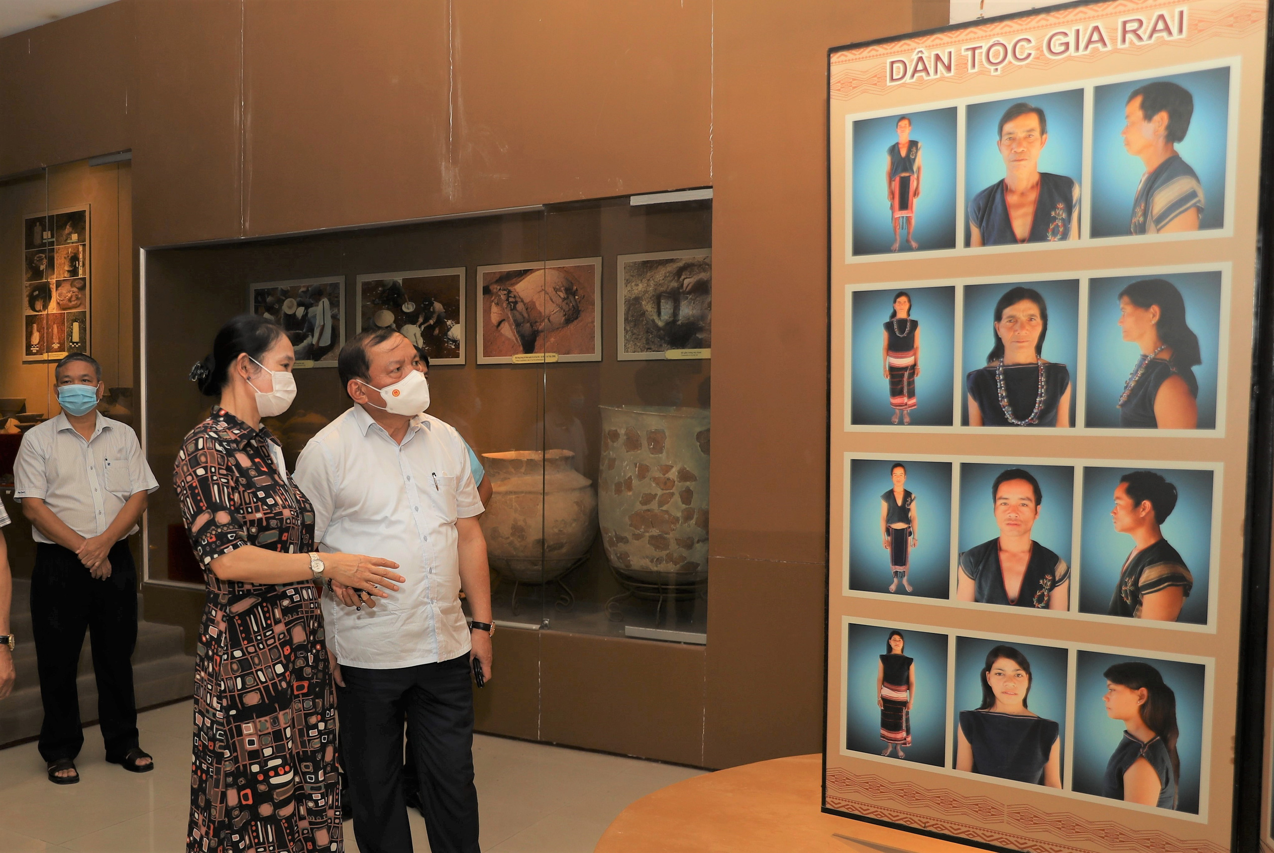 Bộ trưởng Nguyễn Văn Hùng thăm Di tích lịch sử cấp Quốc gia Ngục Kon Tum và Bảo tàng tỉnh Kon Tum - Ảnh 8.