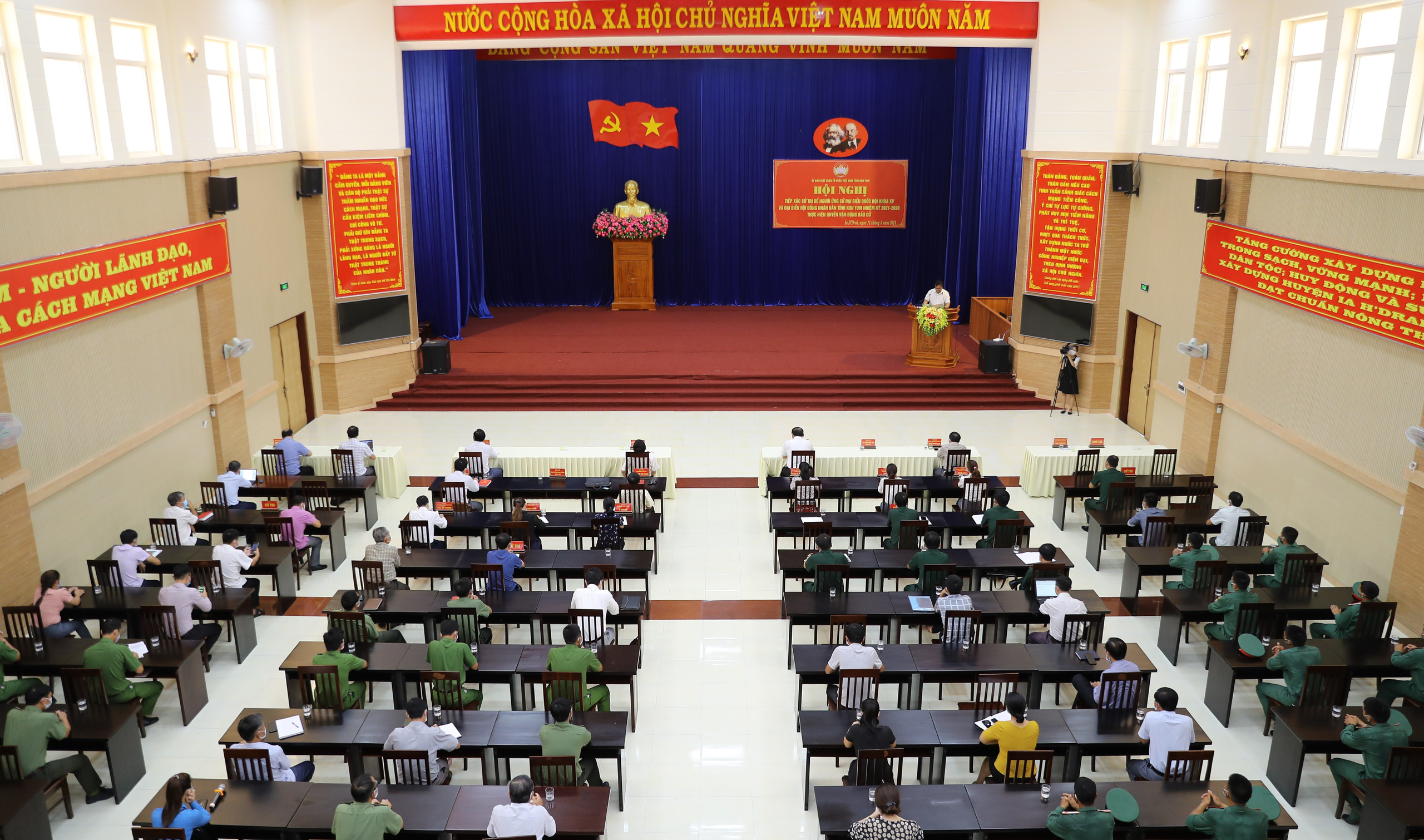 Cử tri tỉnh Kon Tum: Bộ trưởng Nguyễn Văn Hùng đã nói “đúng” và “trúng” những khó khăn, tồn tại của địa phương - Ảnh 4.