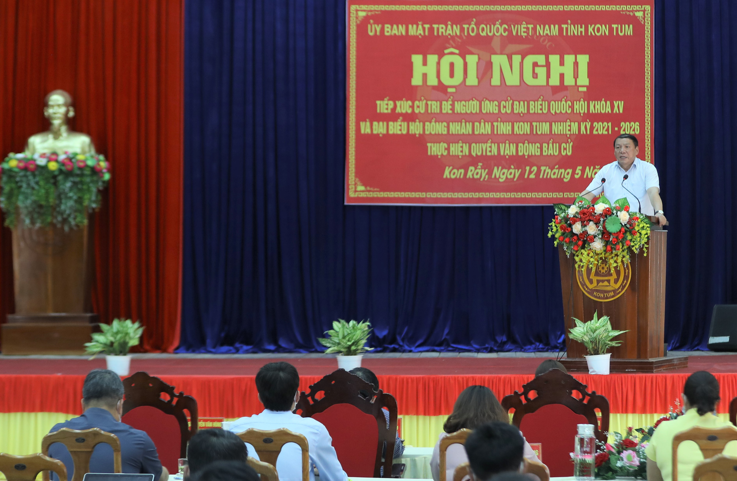 Bộ trưởng Nguyễn Văn Hùng trăn trở về “bài toán” nâng cao thu nhập cho người dân tỉnh Kon Tum  - Ảnh 2.