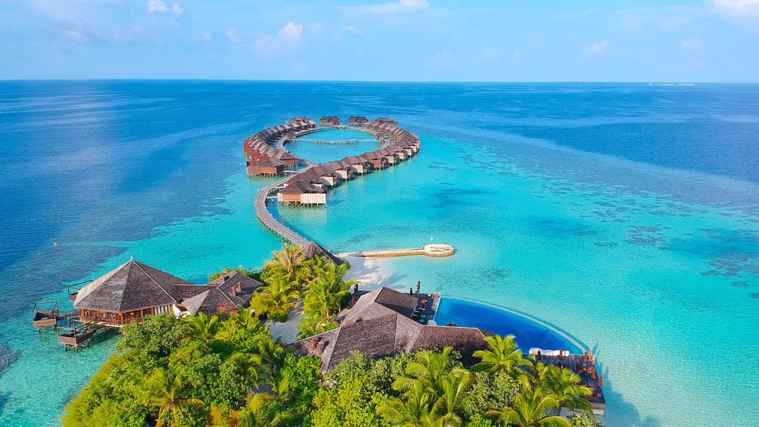 Maldives cấm du khách từ Nam Á vào quốc đảo giữa &quot;sóng thần&quot; Covid-19 - Ảnh 1.