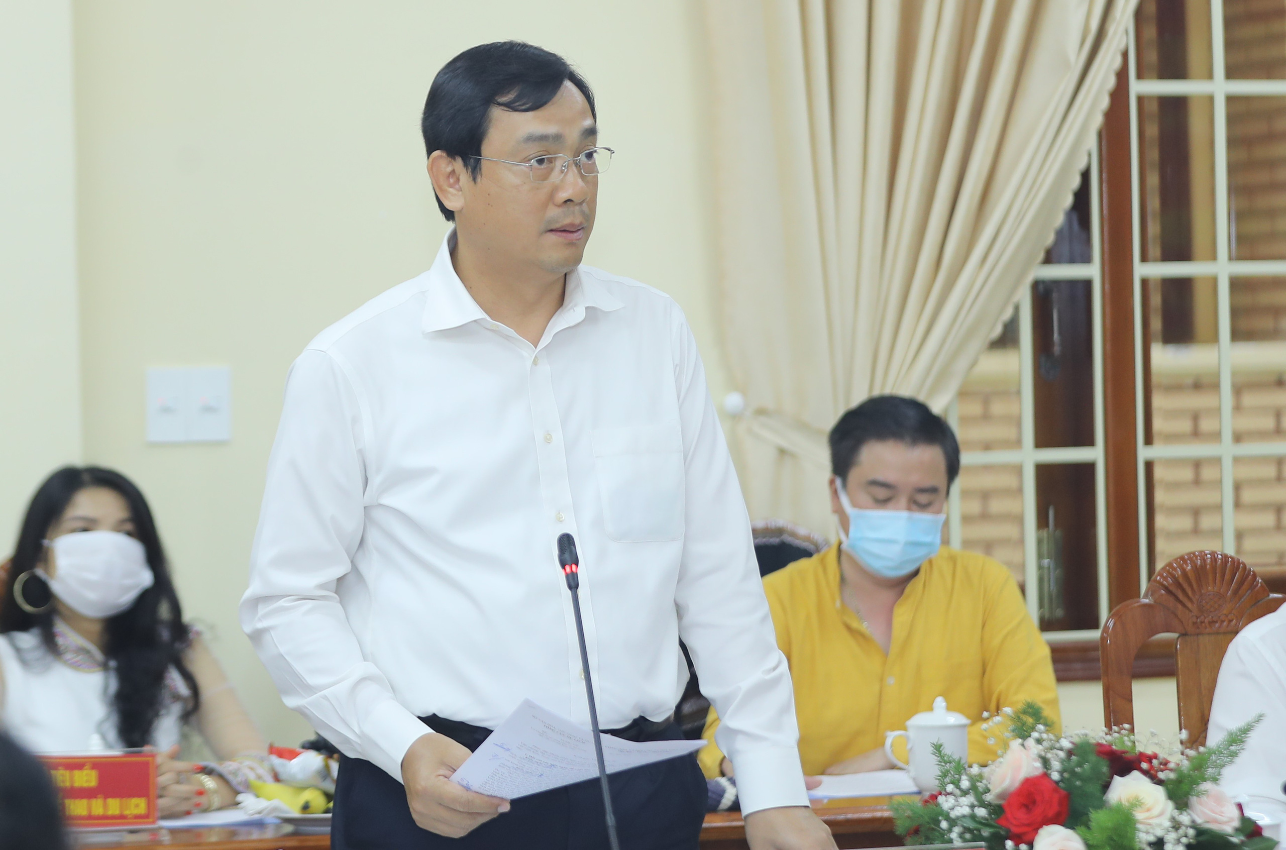 Bộ trưởng Nguyễn Văn Hùng: “Kon Tum có quang cảnh đẹp, sao không mạnh dạn đặt ước mơ trở thành trung tâm hội nghị của khu vực miền Trung-Tây Nguyên” - Ảnh 5.