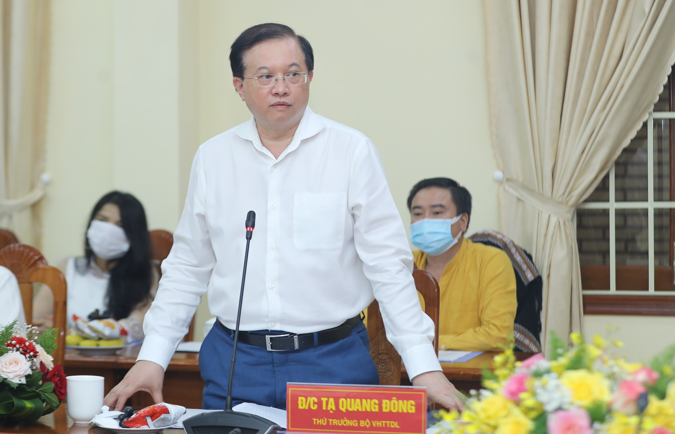 Bộ trưởng Nguyễn Văn Hùng: “Kon Tum có quang cảnh đẹp, sao không mạnh dạn đặt ước mơ trở thành trung tâm hội nghị của khu vực miền Trung-Tây Nguyên” - Ảnh 4.