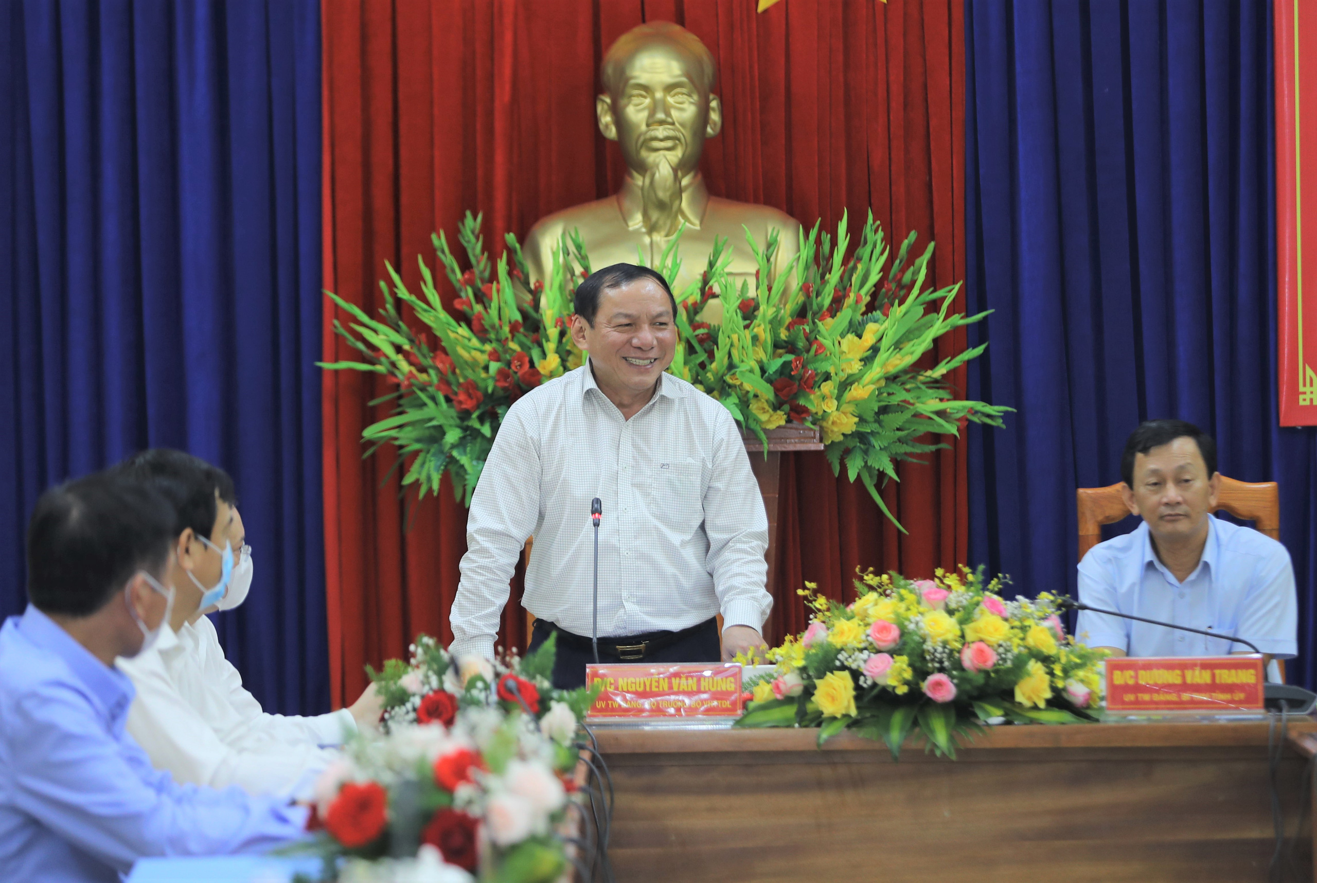 Bộ trưởng Nguyễn Văn Hùng: “Kon Tum có quang cảnh đẹp, sao không mạnh dạn đặt ước mơ trở thành trung tâm hội nghị của khu vực miền Trung-Tây Nguyên” - Ảnh 2.