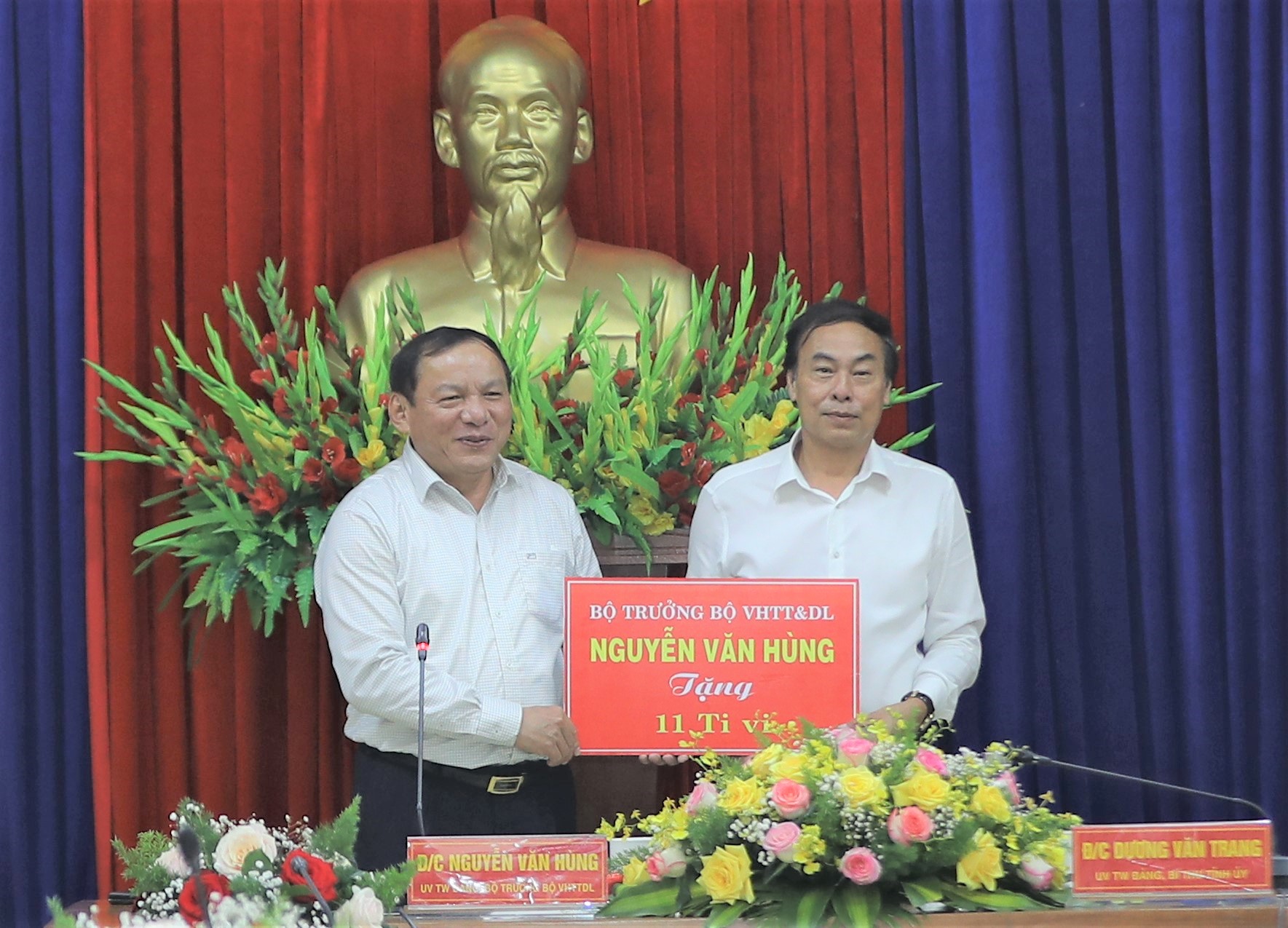 Bộ trưởng Nguyễn Văn Hùng: “Kon Tum có quang cảnh đẹp, sao không mạnh dạn đặt ước mơ trở thành trung tâm hội nghị của khu vực miền Trung-Tây Nguyên” - Ảnh 9.