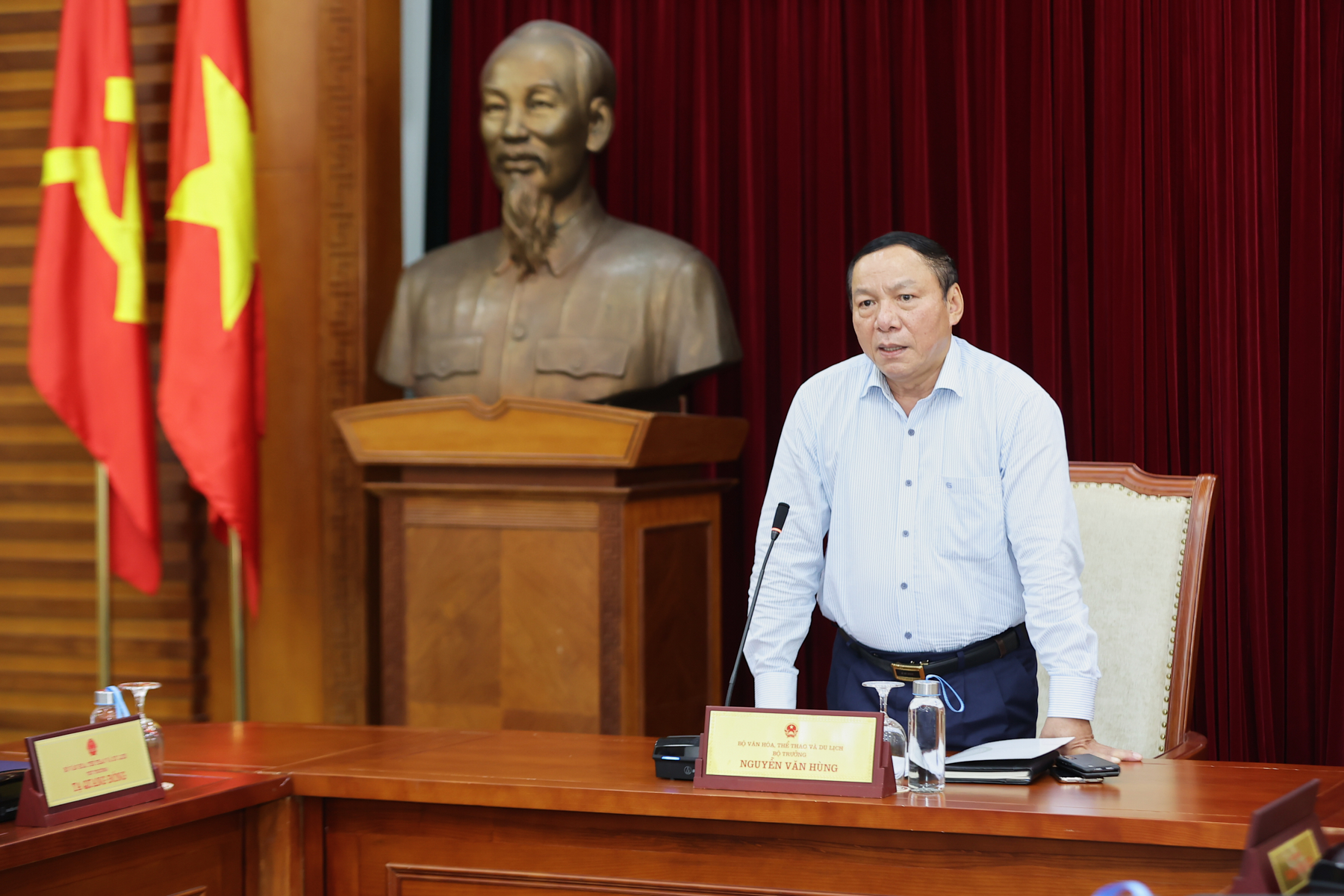 Bộ trưởng Nguyễn Văn Hùng: Phải có những tác phẩm nghệ thuật mới làm phong phú đời sống văn hoá tinh thần - Ảnh 1.