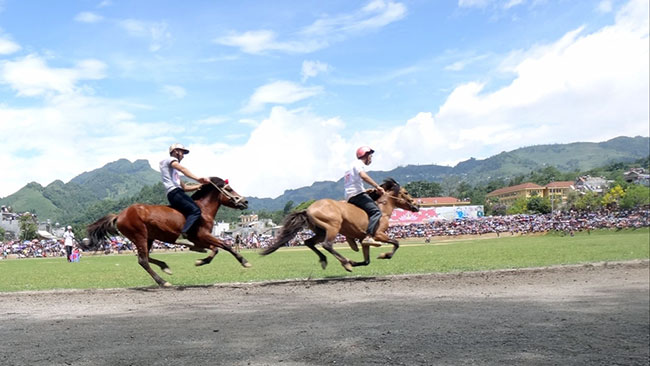 Lễ hội đua ngựa Bắc Hà trở thành Di sản văn hóa phi vật thể Quốc gia - Ảnh 1.