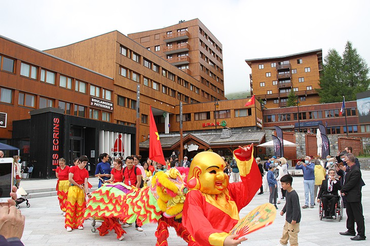 Festival Việt Nam lần thứ hai ở Pháp thu hút đông đảo du khách - Ảnh 1.