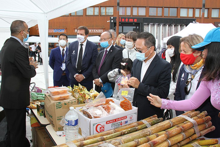 Festival Việt Nam lần thứ hai ở Pháp thu hút đông đảo du khách - Ảnh 2.