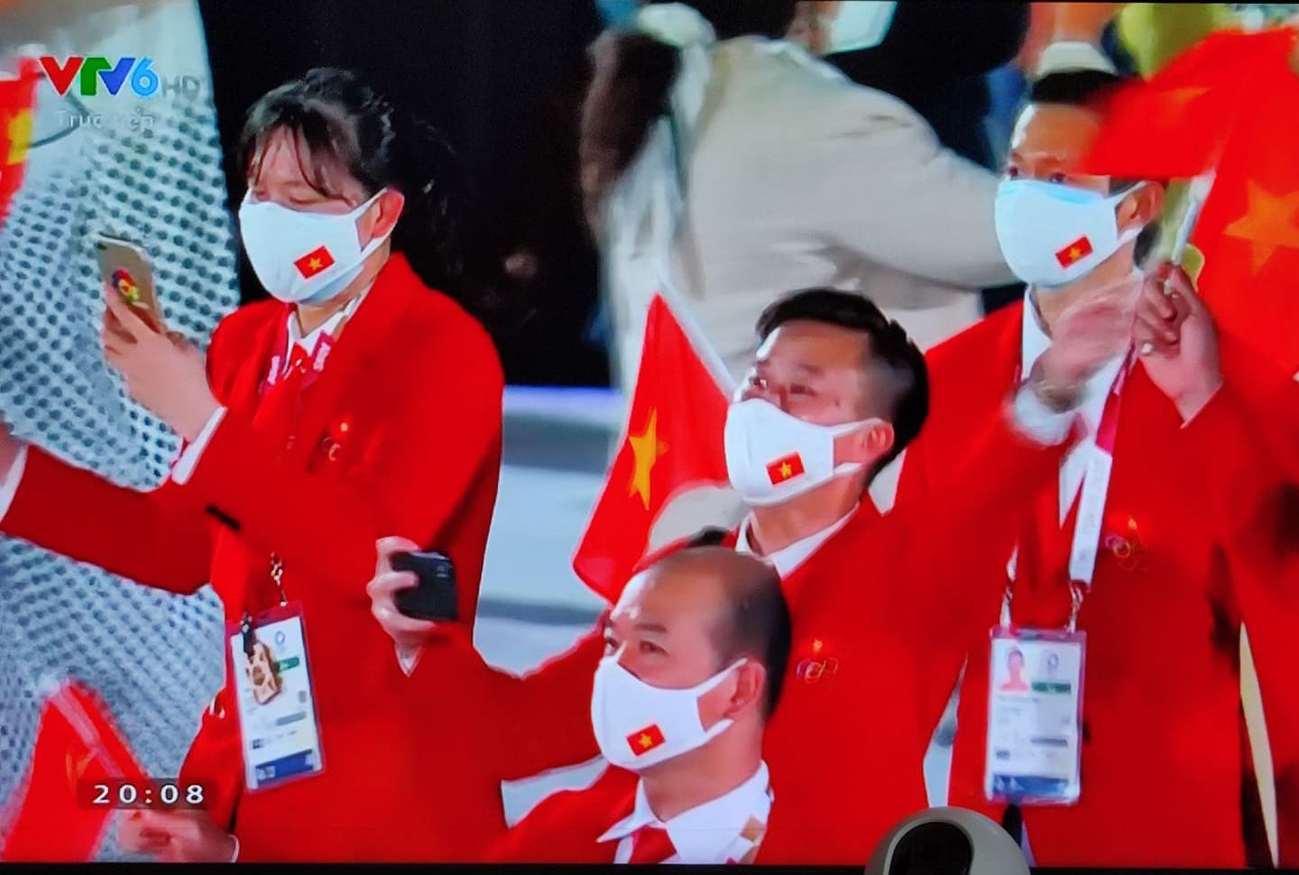 Tự hào hình ảnh Đoàn thể thao Việt Nam xuất hiện ở lễ khai mạc Olympic Tokyo 2020 - Ảnh 2.