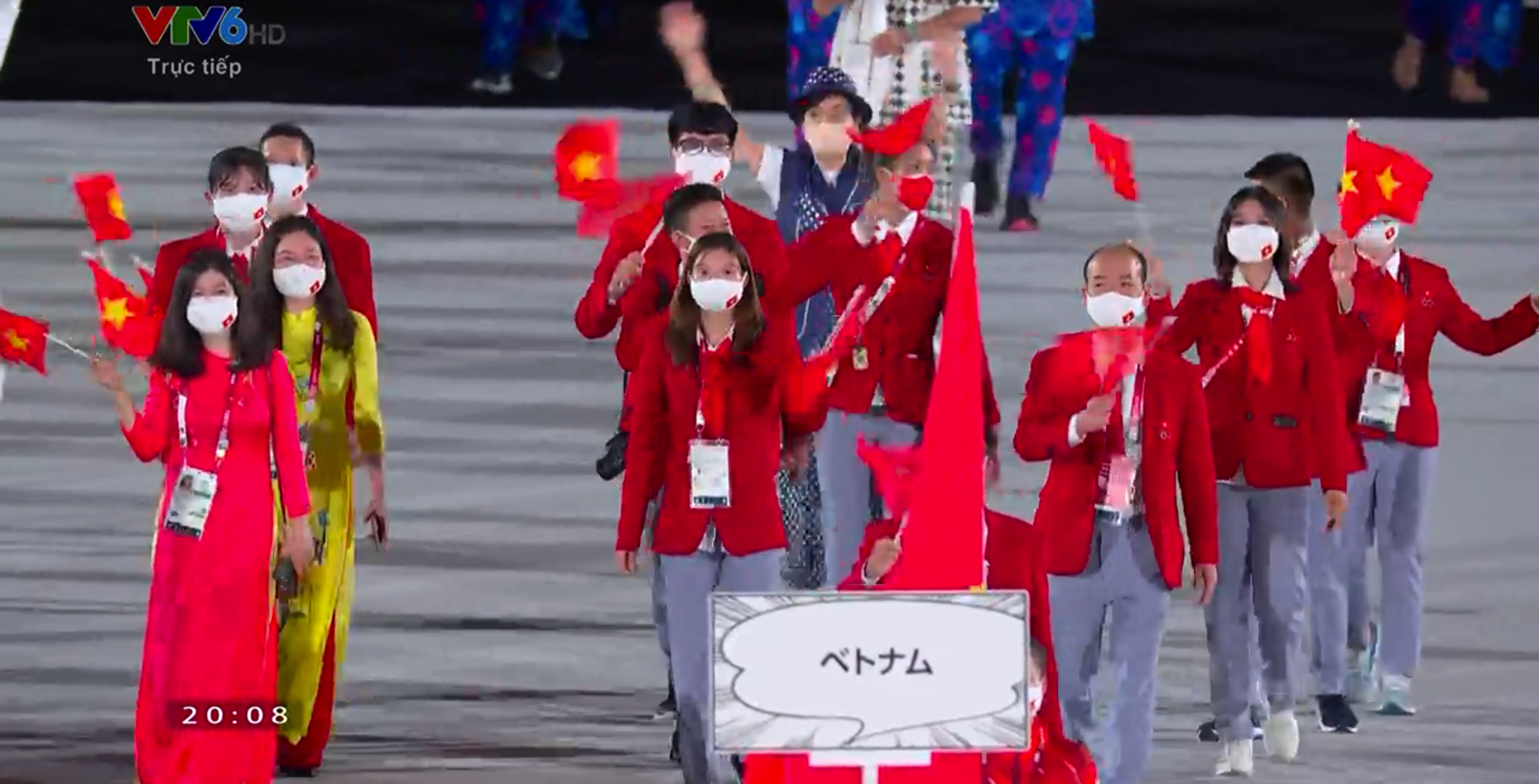 Tự hào hình ảnh Đoàn thể thao Việt Nam xuất hiện ở lễ khai mạc Olympic Tokyo 2020 - Ảnh 1.