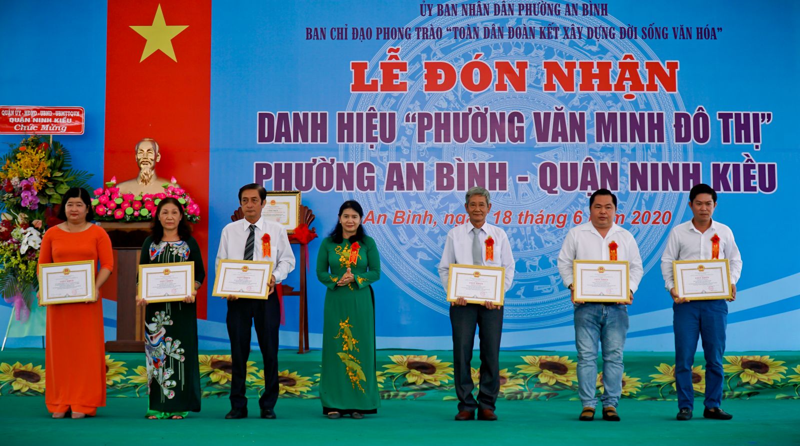 TP. Cần Thơ: Gắn kết Phong trào &quot;Toàn dân đoàn kết xây dựng đời sống văn hóa&quot; với phát triển văn hóa nông thôn - Ảnh 1.