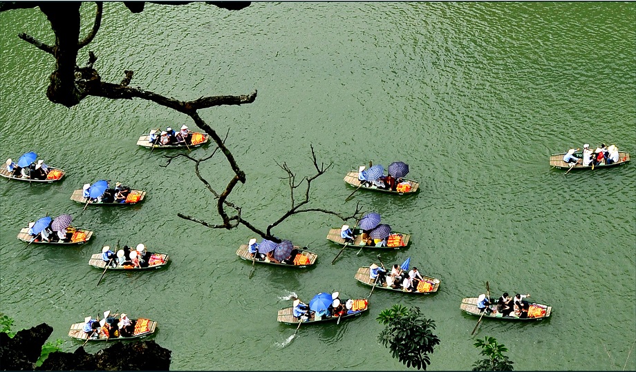 Ninh Bình: Phát triển du lịch bền vững, đảm bảo sinh kế của người dân trong khu di sản Tràng An - Ảnh 1.