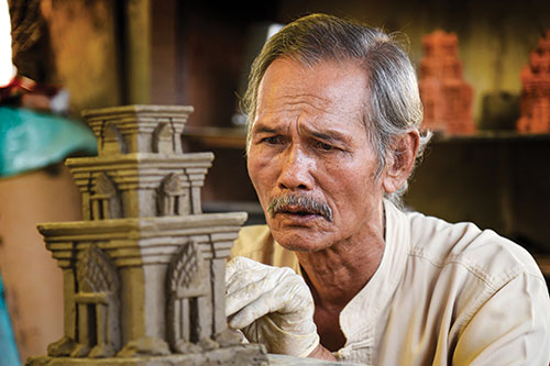 Bình Thuận: Bảo tồn và phát triển nghề gốm truyền thống của người Chăm - Ảnh 1.