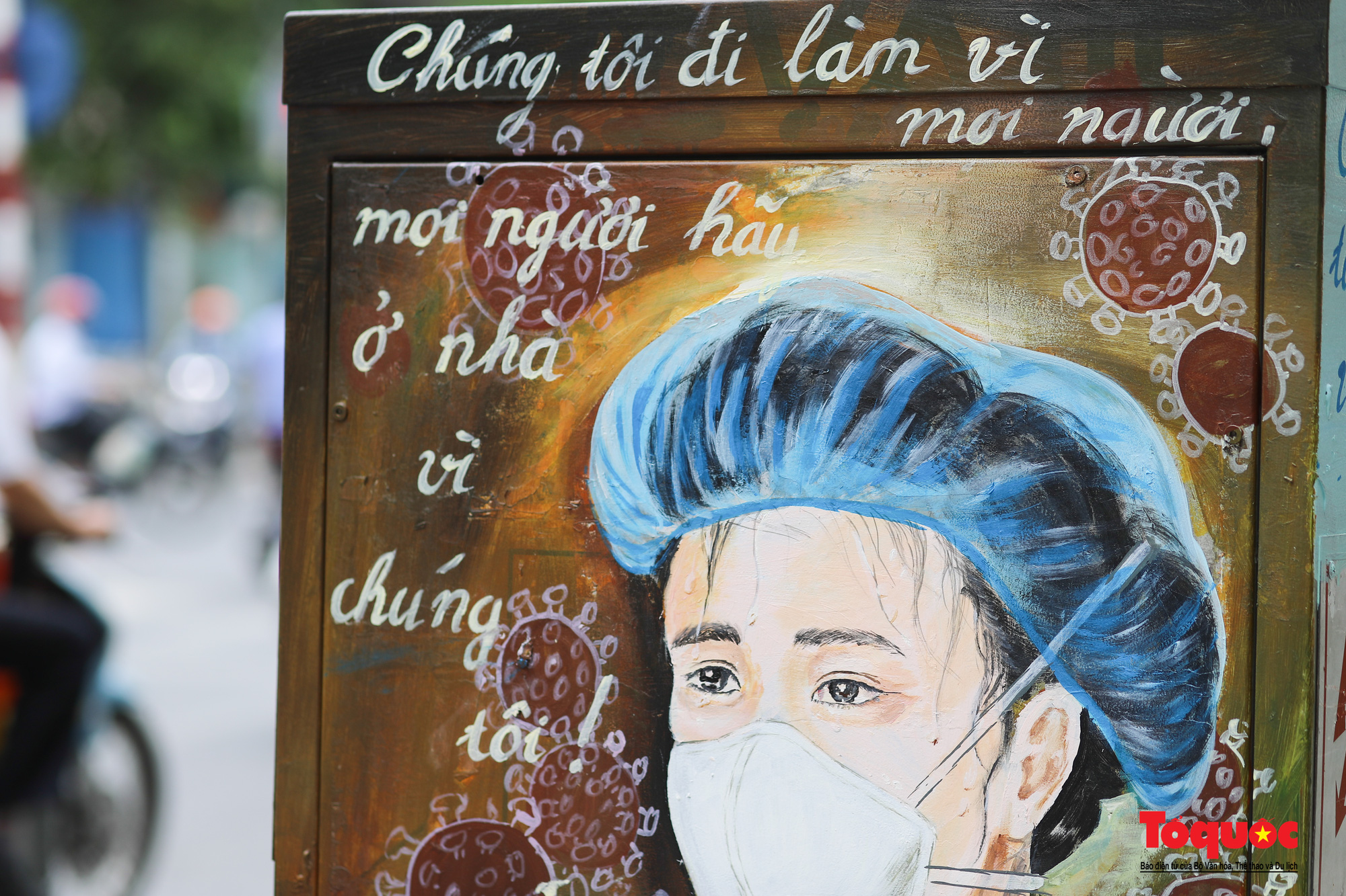 Pano, hình ảnh cổ động phòng chống dịch COVID-19 trên khắp đường phố Hà Nội