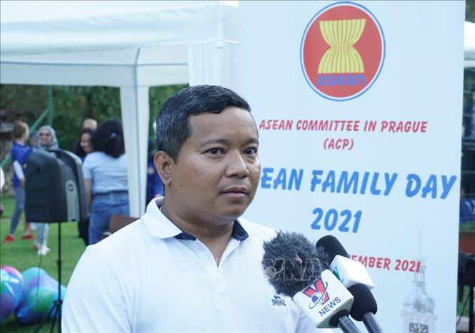 Thắm tình đoàn kết hữu nghị trong Ngày gia đình ASEAN năm 2021 tại CH Séc - Ảnh 2.