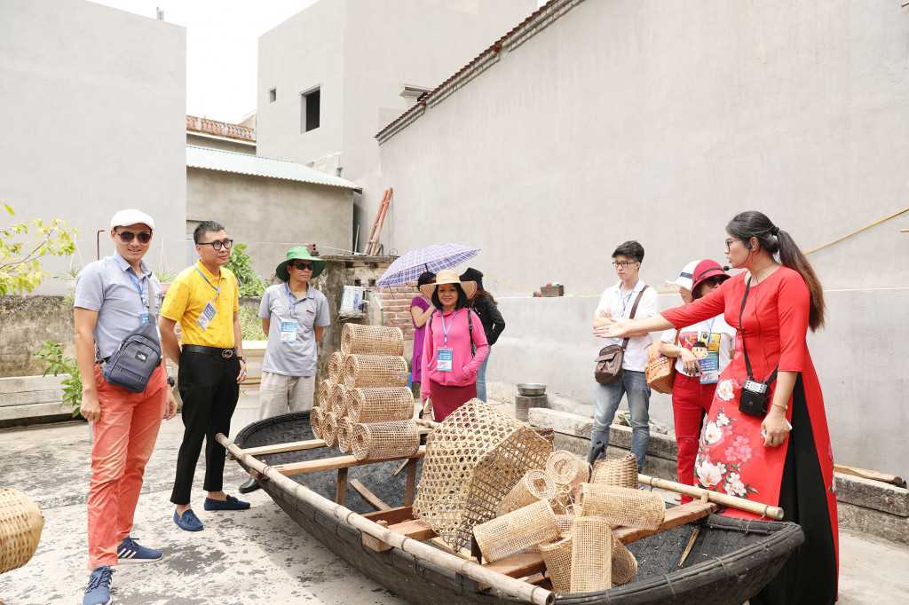 Xây dựng, phát triển văn hóa, con người Quảng Ninh trong tình hình mới - Ảnh 1.