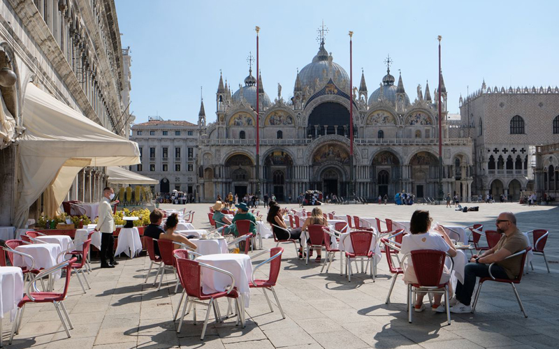 Italia ghi nhận lượng khách du lịch tăng cao ngoài dự kiến - Ảnh 1.