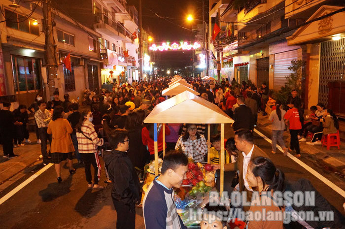 Lạng Sơn: Công nhận Phố đi bộ Kỳ Lừa là điểm du lịch của tỉnh - Ảnh 1.
